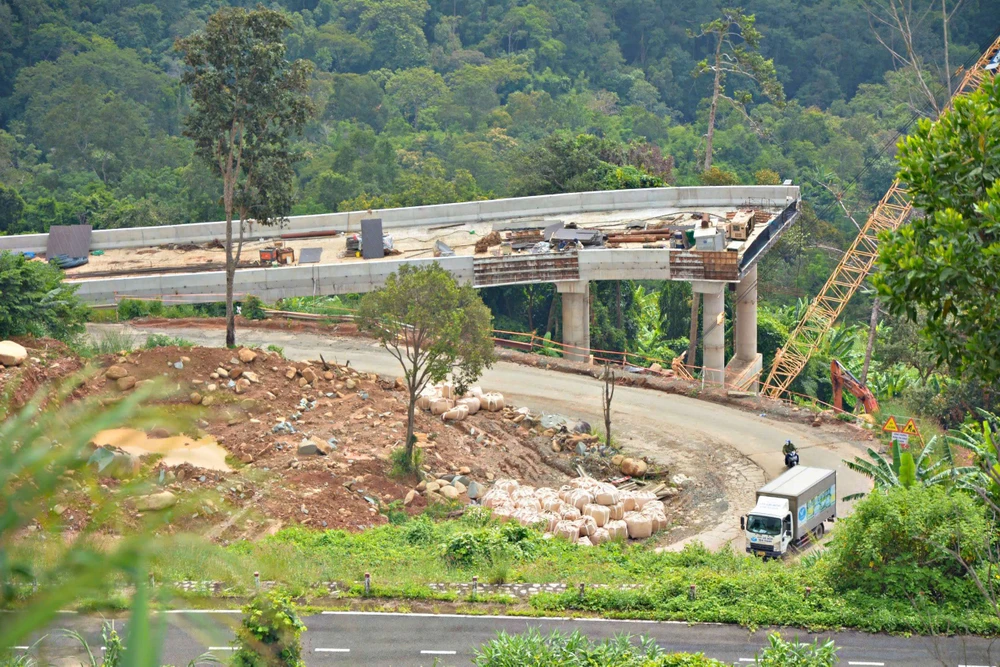 Chủ tịch Lâm Đồng và dự án QL 28B.jpg