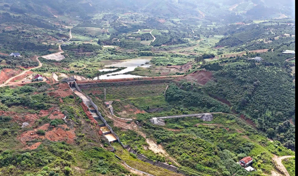 Hồ chứa nước Đông Thanh, Lâm Đồng bị sạt lở, gây hư hại nghiêm trọng cho 12,7ha đất, trong đó có 6ha nằm trong phạm vi dự án.