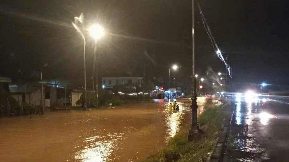 Quoc lo - 20 - ngap - nang.jpg