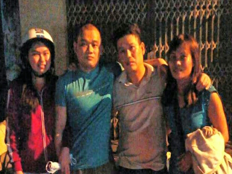 Minh và Ngọc (Áo Xanh) vừa ra khỏi trại tạm giam. Ảnh do nhân vật cung cấp