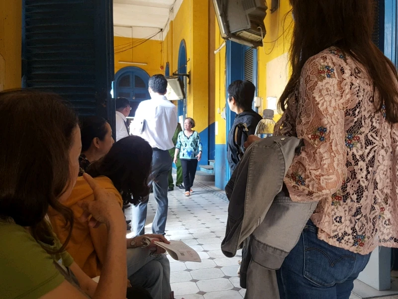 Tạm ngưng xử vụ bà Hứa Thị Phấn vì có người quậy tòa ảnh 1