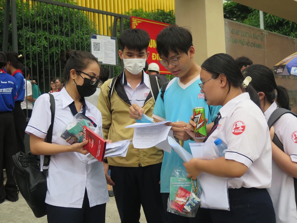 Đề Toán thi tốt nghiệp THPT 2024 PA 2jpg.jpg