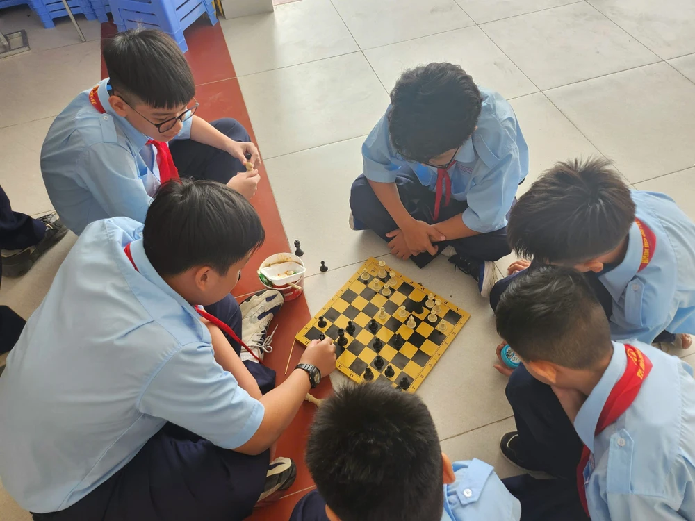 cấm học sinh sử dụng điện thoại