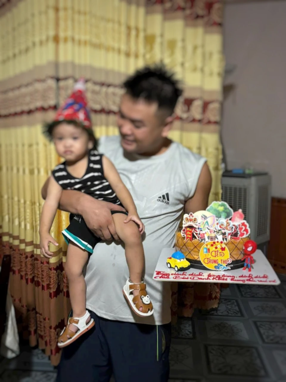 Nỗi niềm của người cha có con gần 2 tuổi chưa làm được giấy khai sinh