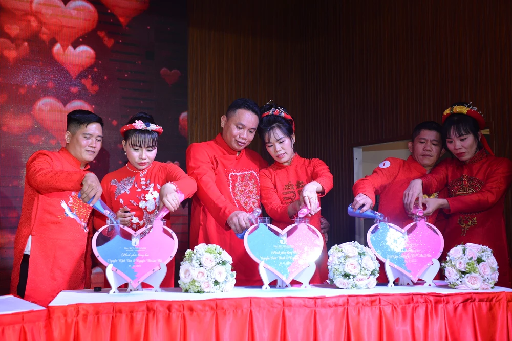 lễ cưới tập thể.jpg