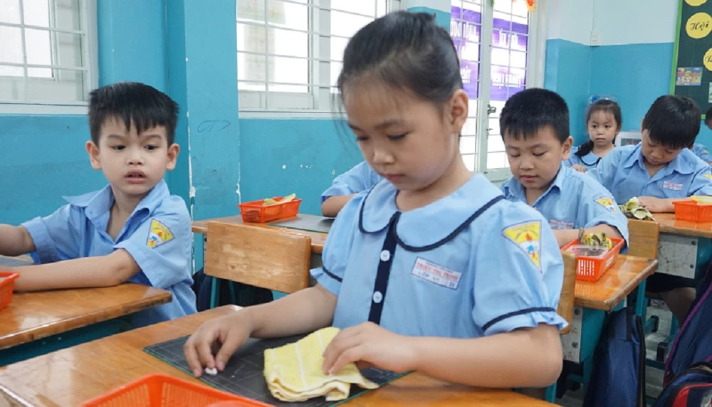 Sở GD&ĐT TP.HCM: Không ép buộc, vận động mua sách tham khảo ảnh 1