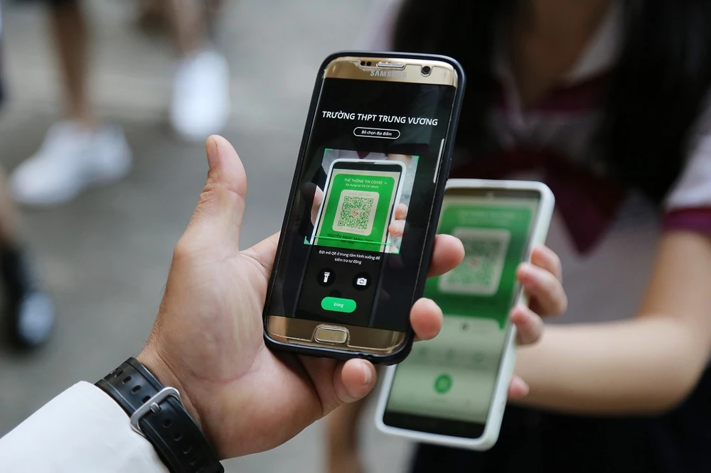 Hàng trăm ngàn học sinh tại TP.HCM vui vẻ trở lại trường ảnh 14