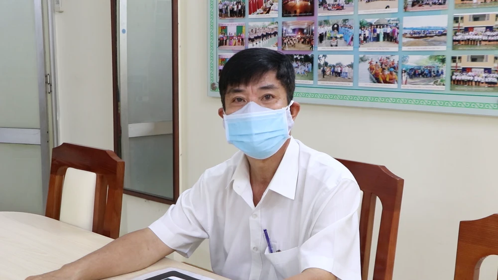 Hàng trăm ngàn học sinh tại TP.HCM vui vẻ trở lại trường ảnh 27