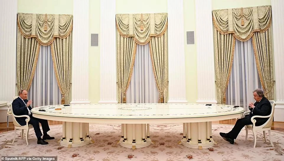 Tổng thống Nga Vladimir Putin tiếp Tổng thư ký Liên Hợp Quốc - ông Antonio Guterres tại Điện Kremlin ngày 26-4. Ảnh: SPUTNIK