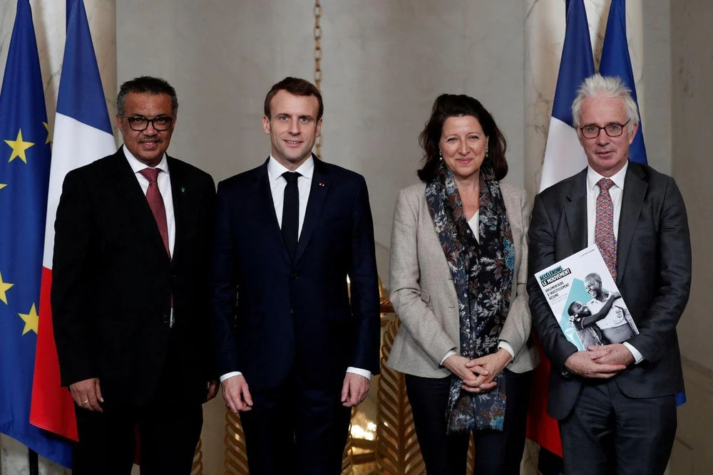 Từ trái sang: Tổng giám đốc Tổ chức Y tế Thế giới - ông Tedros Adhanom Ghebreyesus, Tổng thống Pháp Emmanuel Macron, Bộ trưởng Dịch vụ Xã hội và Y tế Pháp - bà Agnes Buzyn, và ông Peter Alexander Sands - Giám đốc điều hành Quỹ Toàn cầu phòng chống AIDS, Bệnh lao và Sốt rét trong cuộc gặp năm 2019. Ảnh. REUTERS
