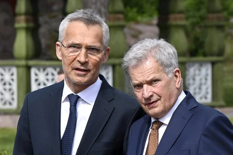 Tổng thư ký NATO Jens Stoltenberg (trái) và Tổng thống Phần Lan Sauli Niinisto đã có cuộc hội đàm vào ngày 12-6. Ảnh: AFP