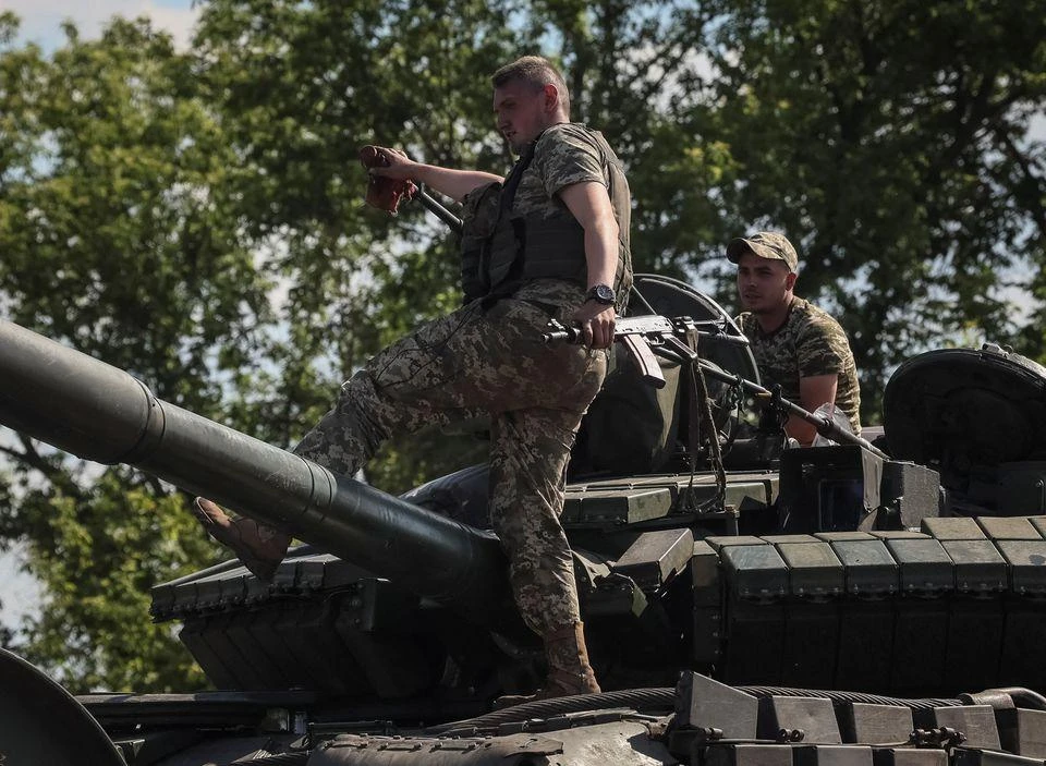 Binh sĩ Ukraine đang chiến đấu ở Donbass. Ảnh: REUTERS