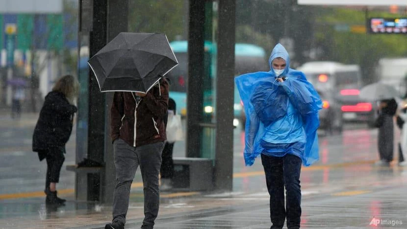 Bão Hinnamnor ở Seoul (Hàn Quốc) vào ngày 5-9. Ảnh: AP