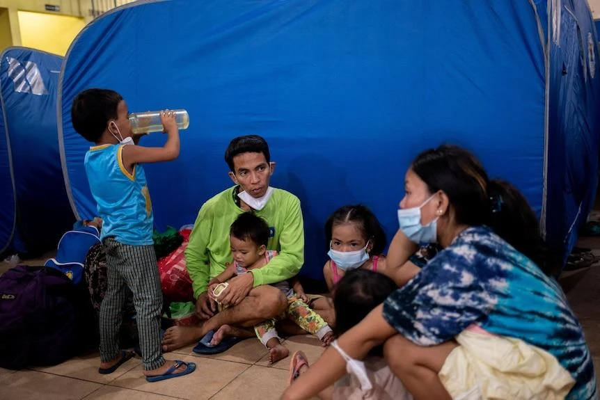 Gần 75.000 dân phải sơ tán do bão Noru. Ảnh: REUTERS