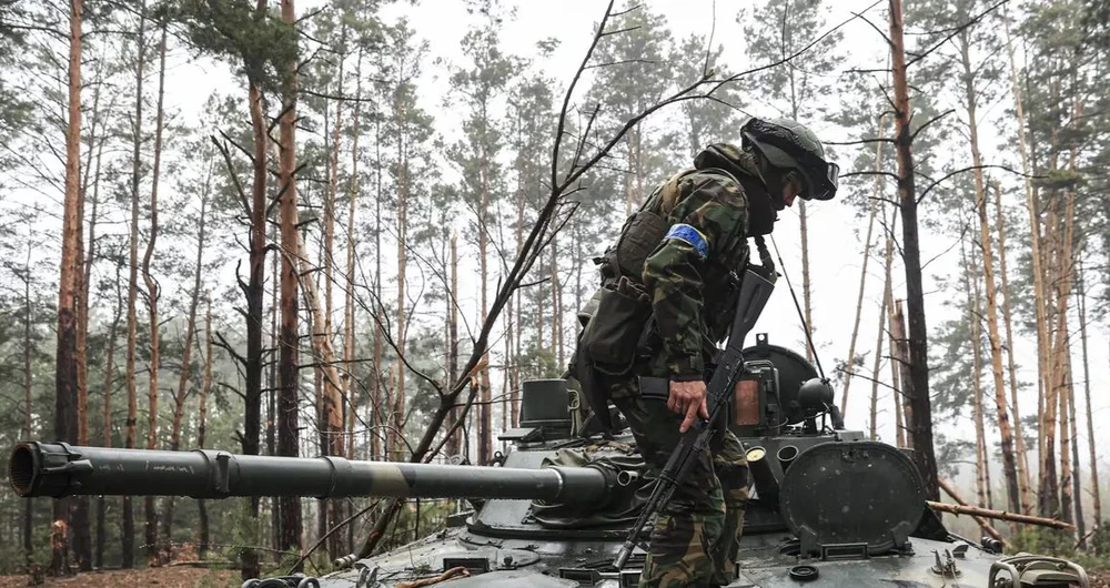 Binh sĩ Ukraine chiến đấu ở tỉnh Kharkiv. Ảnh: AA Binh sĩ Ukraine chiến đấu ở tỉnh Kharkiv. Ảnh: AA