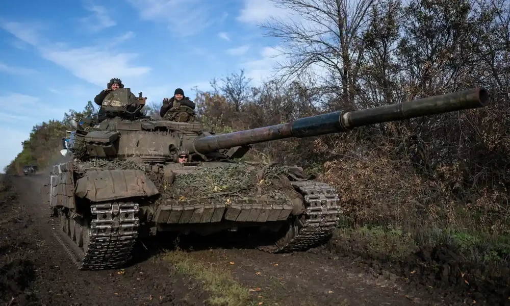 Các binh sĩ Ukraine tham gia chiến đấu ở tỉnh Donetsk. Ảnh: AA