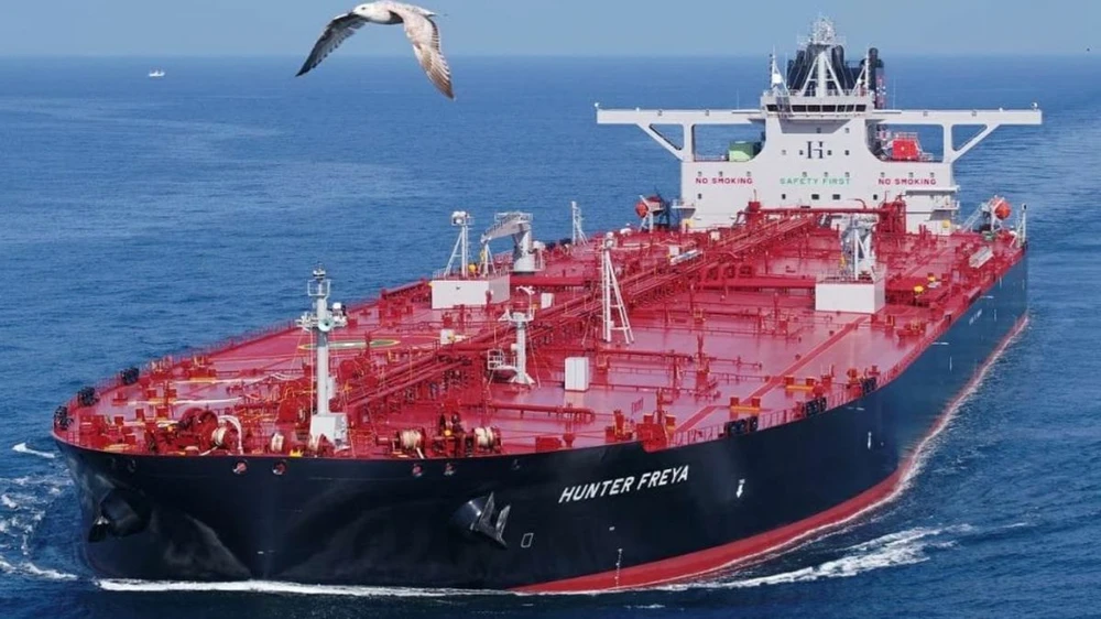 Báo cáo độc quyền của Reuters cho biết nhiều siêu tàu chở dầu Trung Quốc đang vận chuyển dầu thô Ural của Nga đến thị trường châu Á. Ảnh: HUNTER GROUP
