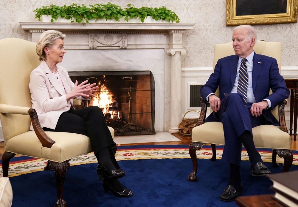 Tổng thống Mỹ Joe Biden tiếp Chủ tịch Ủy ban châu Âu Ursula von der Leyen tại Nhà Trắng. Ảnh: REUTERS