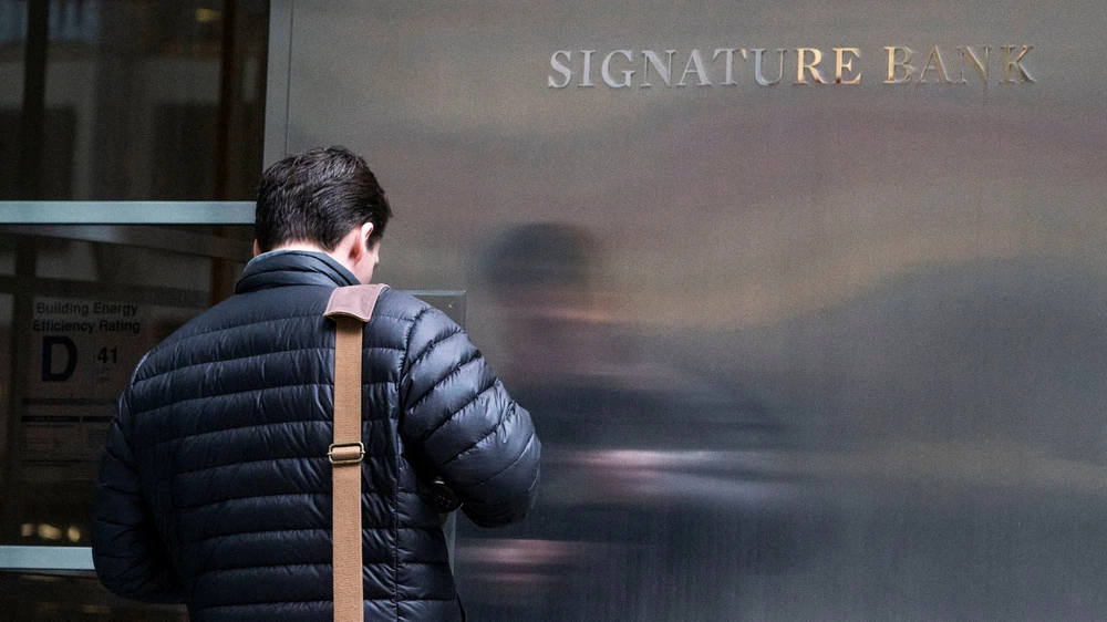 Trụ sở Ngân hàng Signature ở bang New York. Ảnh: REUTERS