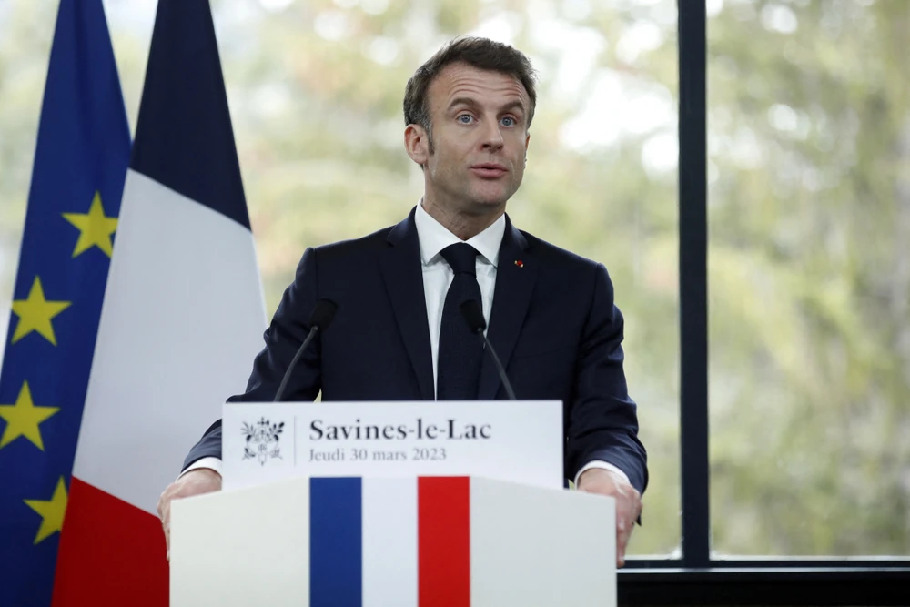 Tổng thống Pháp Emmanuel Macron phát biểu tại Savines-Le-Lac, Đông Nam nước Pháp vào ngày 30-3. Ảnh: REUTERS