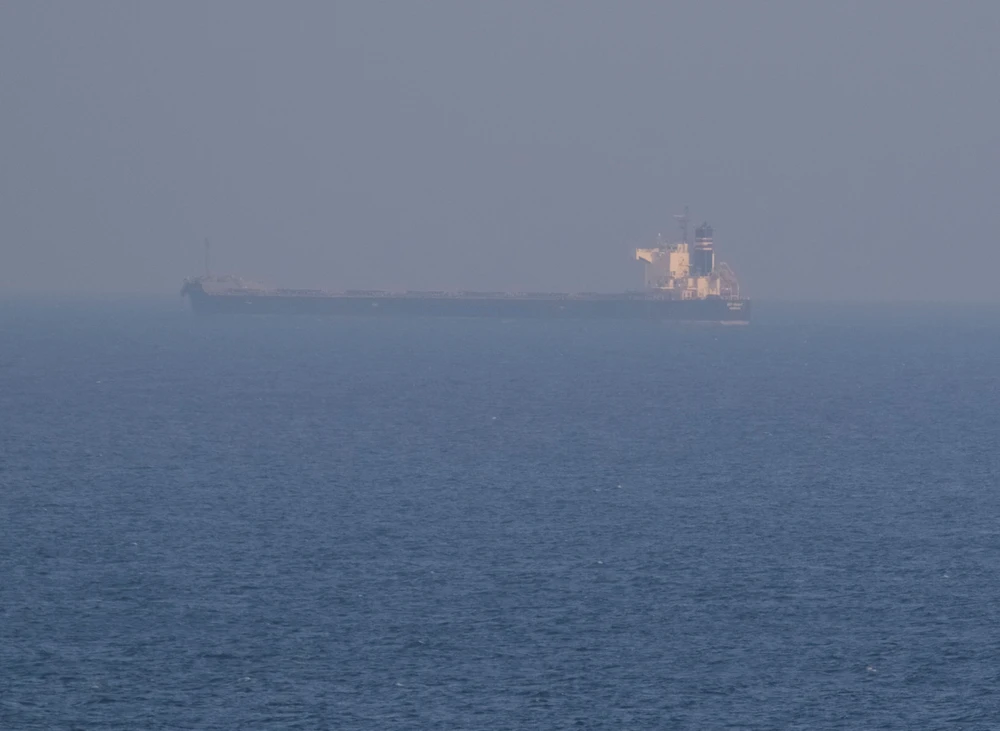 Một tàu chở ngũ cốc của Ukraine được nhìn thấy ở Biển Đen, gần cảng Odesa của Ukraine vào tháng 11-2022 khi xung đột Nga-Ukraine đang căng thẳng. Ảnh: REUTERS