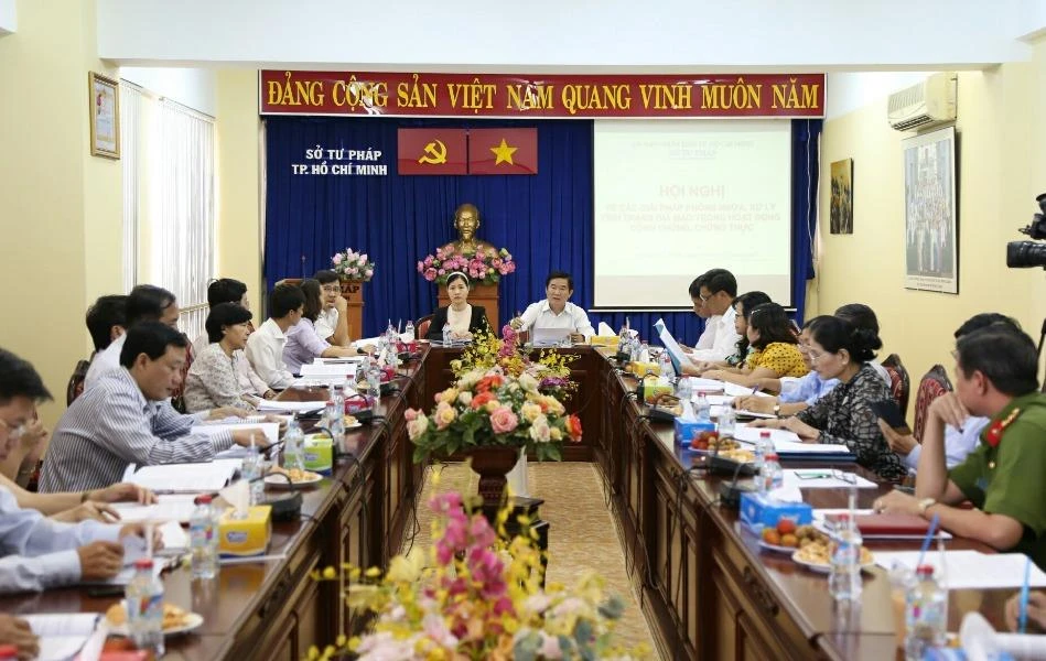 Bốn lưu ý nhận diện giấy tờ giả 