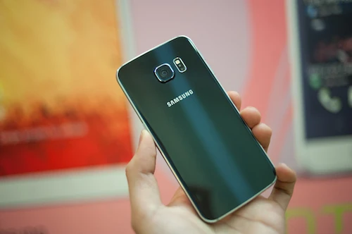 Samsung đang thiếu hụt màn hình cho Galaxy S6 Edge? ảnh 7 Samsung đang thiếu hụt màn hình cho Galaxy S6 Edge? ảnh 7