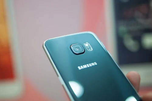 Samsung đang thiếu hụt màn hình cho Galaxy S6 Edge? ảnh 8 Samsung đang thiếu hụt màn hình cho Galaxy S6 Edge? ảnh 8