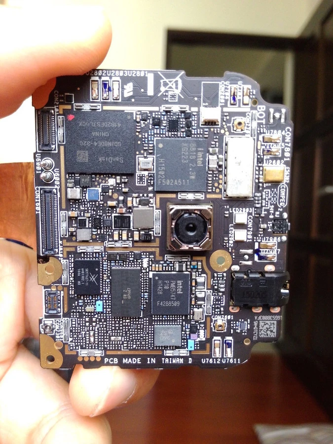 Cận cảnh quá trình “xẻ thịt” Zenfone 2 ảnh 5 Cận cảnh quá trình “xẻ thịt” Zenfone 2 ảnh 5