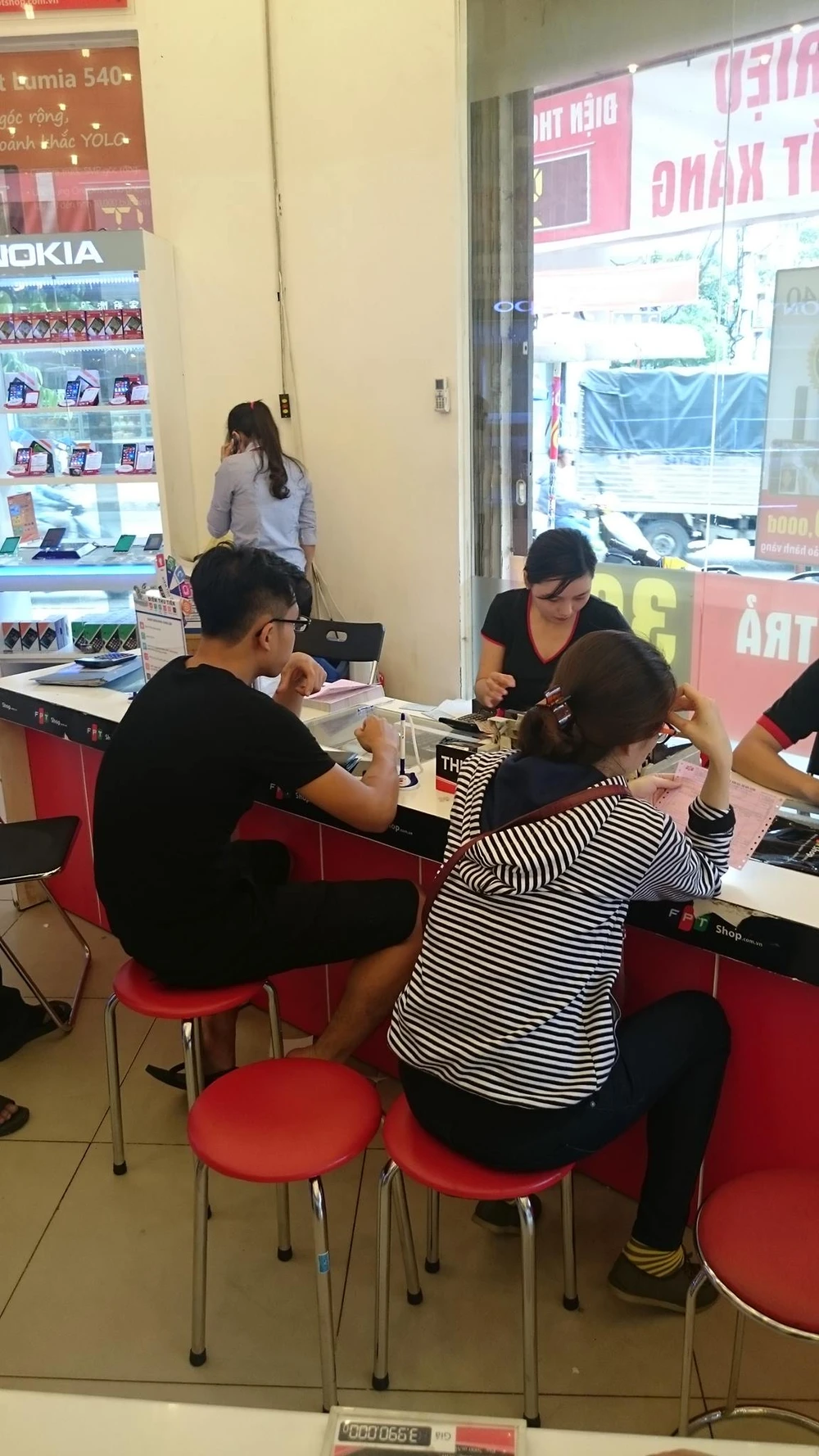 Bphone bị chê hiệu năng kém, màn hình ám xanh ảnh 3