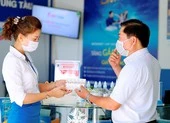 Nhà mạng miễn phí cước, tặng khẩu trang cho khách hàng