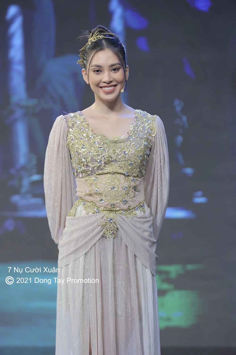 Hoa hậu Tiểu Vy tỏa sáng tại '7 nụ cười xuân' mùa 5 ảnh 3