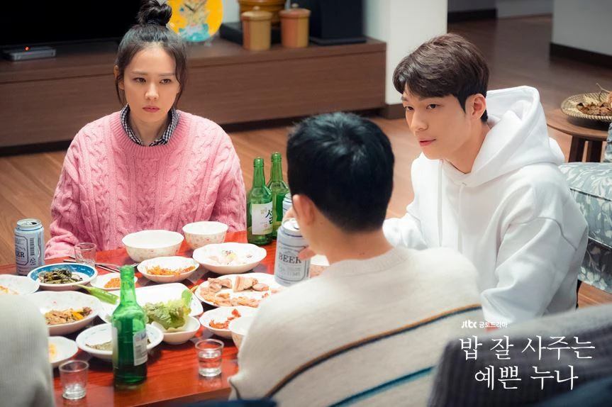 Trong phim, Wi Ha-joon hoán đổi liên tục các tính cách khác nhau.