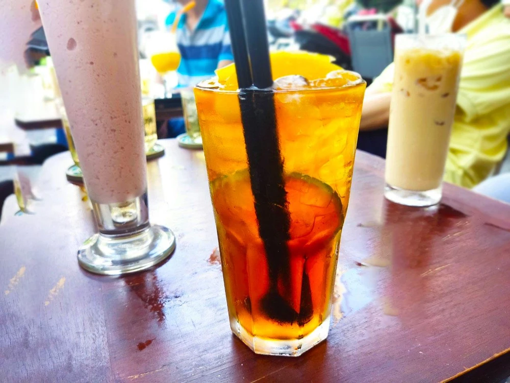 Các loại trà ngọt thường chứ nhiều đường, có thể làm tăng lượng đường trong máu. Ảnh: NHẬT LINH