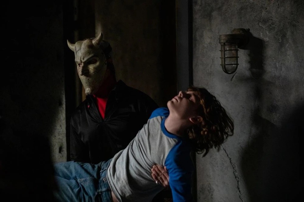 Cậu bé Finney Shaw.