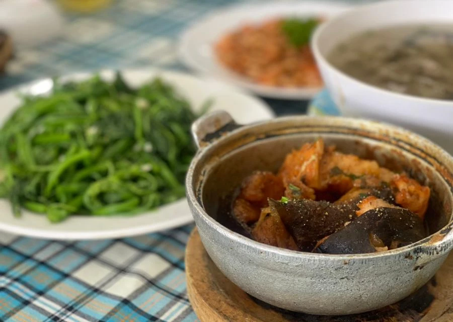 Một số loại thực phẩm có thể làm giảm nguy cơ mắc bệnh tim hoặc giúp kiểm soát bệnh, trong khi các loại thực phẩm khác có thể làm tăng nguy cơ của bạn. Ảnh: NHẬT LINH