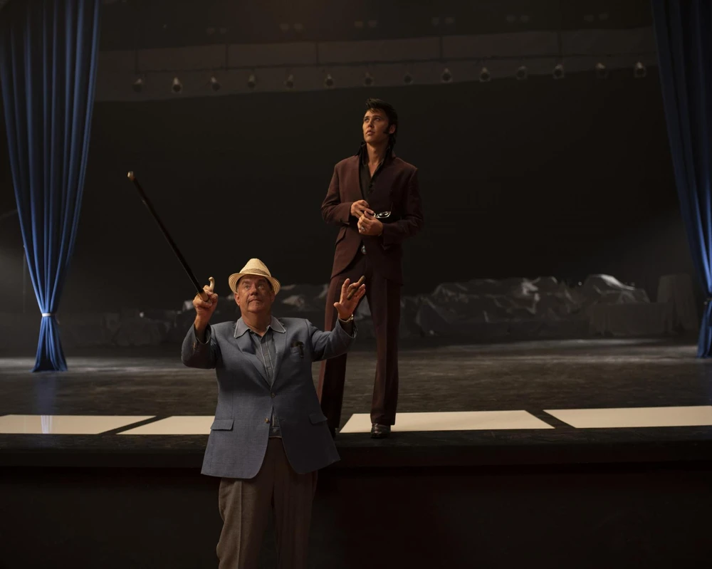 Phân cảnh buổi biểu diễn của Elvis