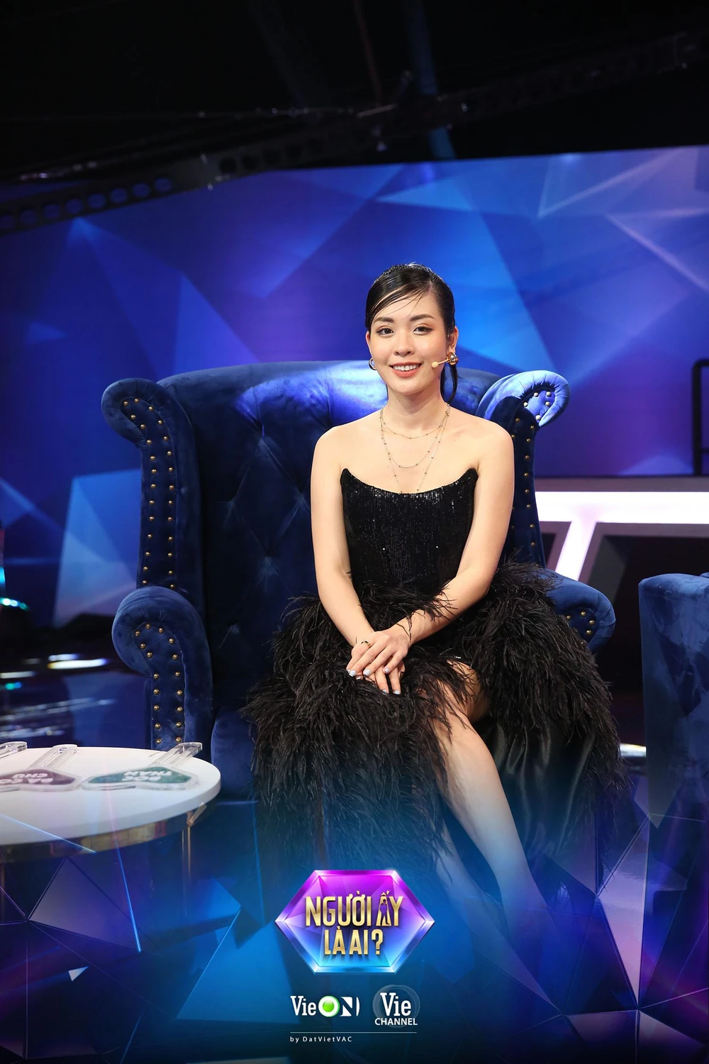 Nữ chính Thùy Linh - một chuyên viên make up. Nữ chính Thùy Linh - một chuyên viên make up.