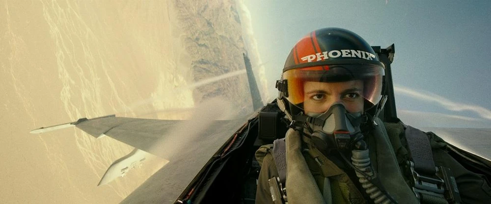 Trung úy Natasha Trace, tên hiệu Pheonix Trung úy Natasha Trace, tên hiệu Pheonix