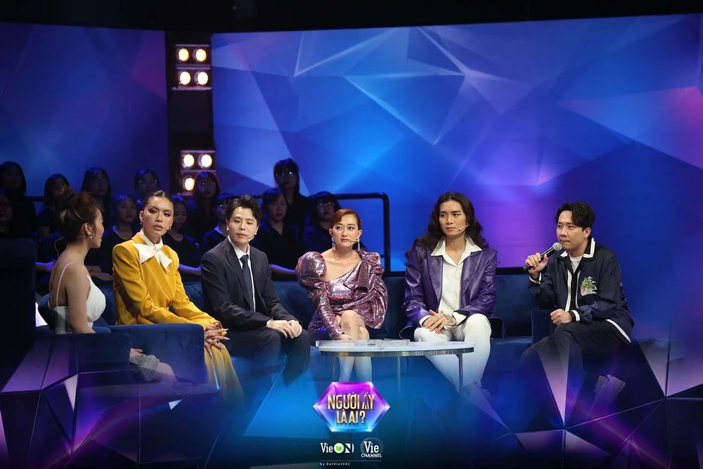 Dàn cố vấn của chương trình.