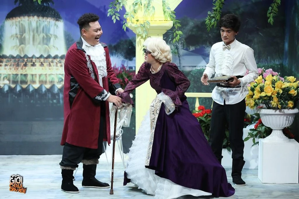 Rapper Yuno BigBoi đối diện với hai trưởng phòng Lâm Vỹ Dạ - Mạc Văn Khoa.