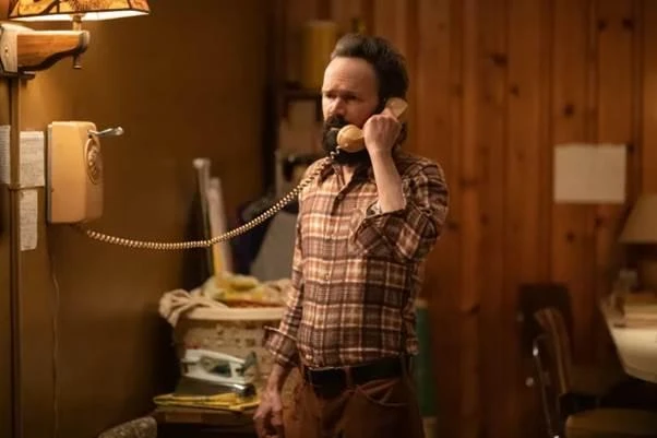 Người cha nát rượu Terrence (do Jeremy Davies thủ vai)