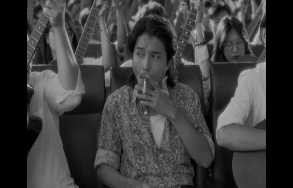 "Em và Trịnh" gửi thông điệp về việc hút thuốc trong rạp của khản giả.