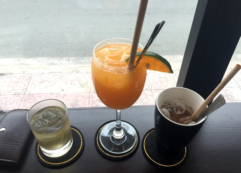 Uống nước cam có thể làm giảm mức cholesterol "xấu" LDL. Ảnh: NHẬT LINH Uống nước cam có thể làm giảm mức cholesterol "xấu" LDL. Ảnh: NHẬT LINH