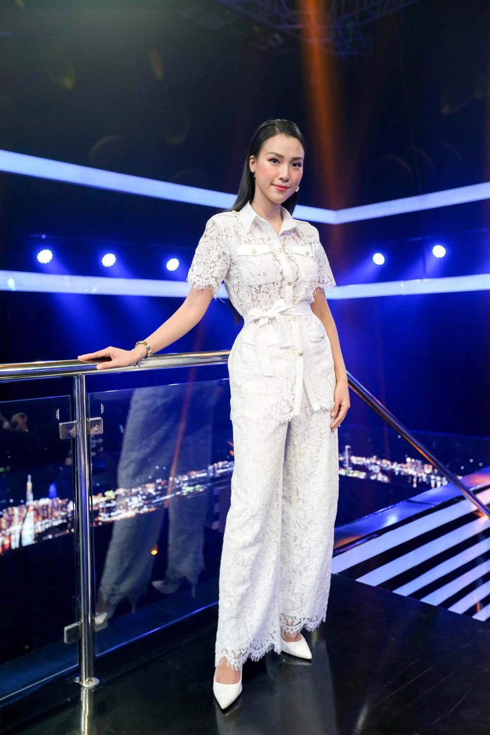 Á hậu Hoàng Oanh