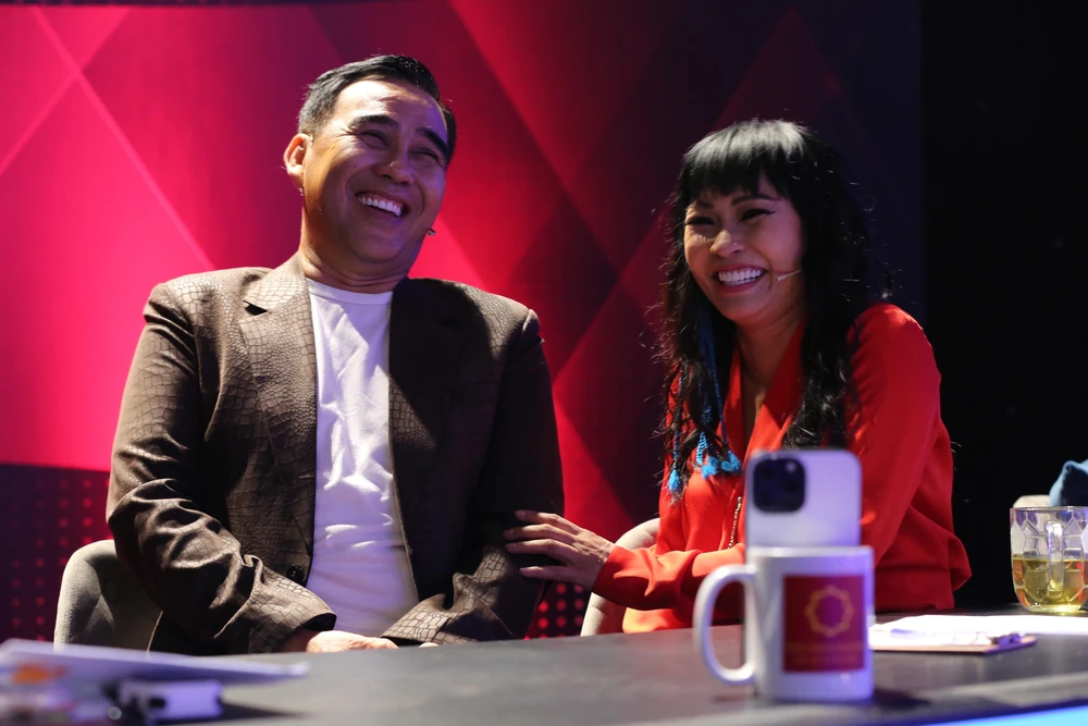 MC Quyền Linh và ca sĩ Phương Thanh