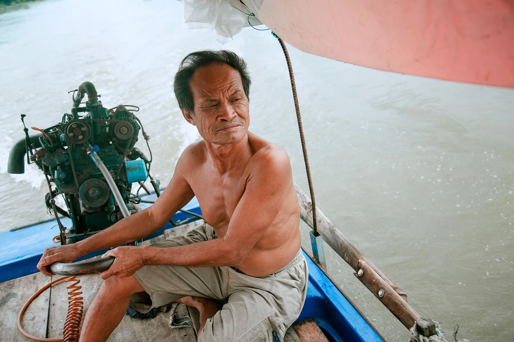 Cảm phục tấm lòng thương người của chú Ba Chúc - người đàn ông làm nghề vớt xác hơn 40 năm ở sông Sài Gòn.