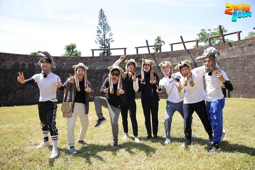 Dàn cast và khách mời của chương trình '2 ngày 1 đêm'. Ảnh: CTCC