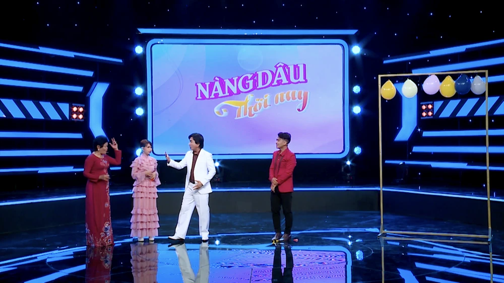 Chương trình với dẫn dắt bởi MC, NSƯT Kim Tử Long. Chương trình với dẫn dắt bởi MC, NSƯT Kim Tử Long.