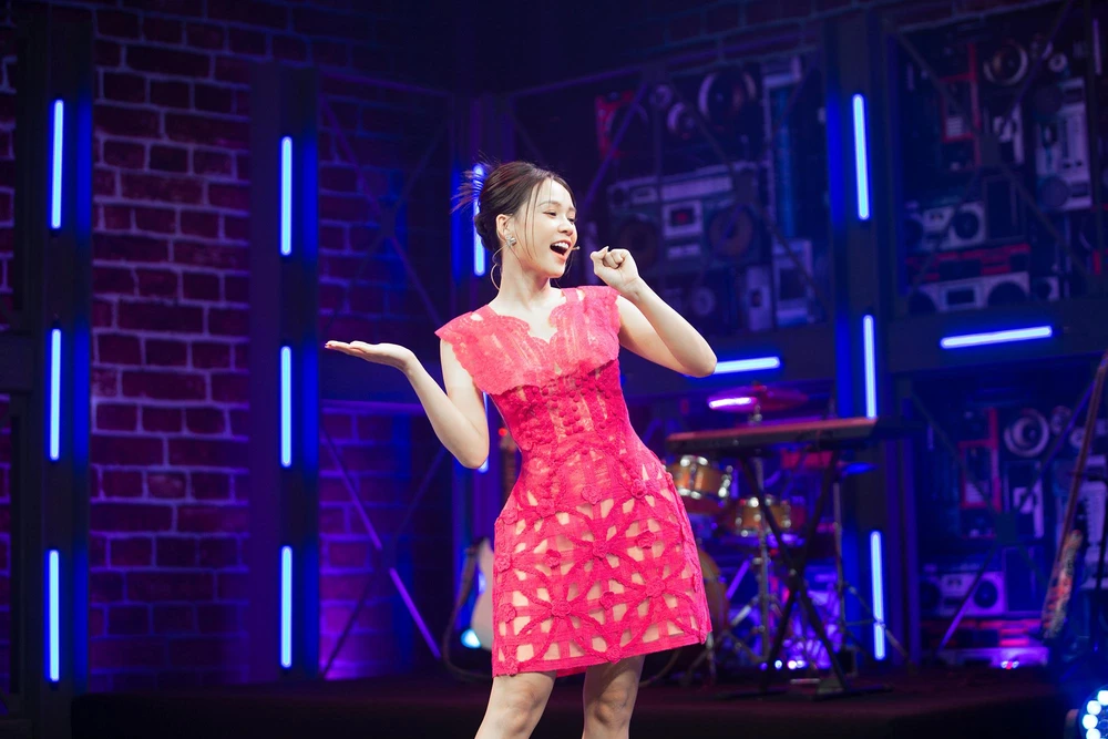 Chương trình với sự dẫn dắt của MC Sam